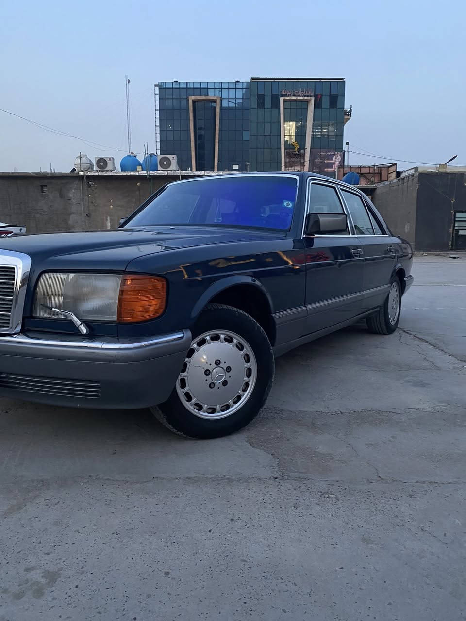 السلام عليكم
مارسدس جامبو للبيع موديل ٨٨

ما بيه اي نقص تبريد شغال مكينه بلادي فتحه سقف شغاله كشنات جلد + كهرباء 

كامره خلفيه مصبوغه حزام بدون حادث قواعد دبل بلاديه السعر ٨٥ وبيه مجال عنوان بغداد 

للاستفسار الاتصال على الرقم التالي 

مهندس حسين ***********
