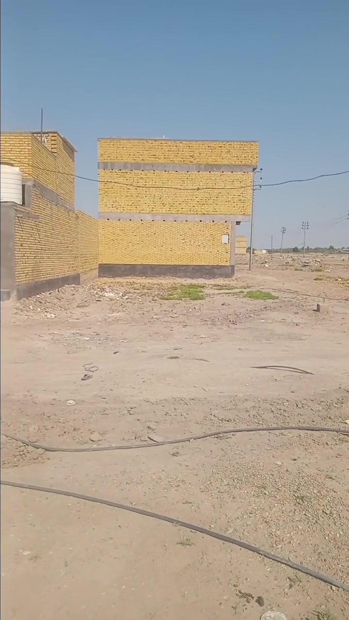 قطعه أرض للبيع ٢٠٠م ركن وجهين على شارع ٤٠م الفداء نهايه شارع ابو لبنان خلف الواقعه سكن ماء كهرباء مجاري مولد يمها السعر ٩٠ مع المجال
واتساب ***********
