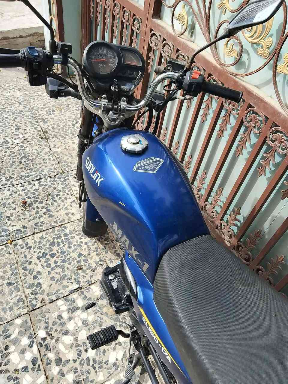 سلام عليكم.   موديل ٢٣.    سعر.   ٦٠٠.  مكاني البياع. ***********
