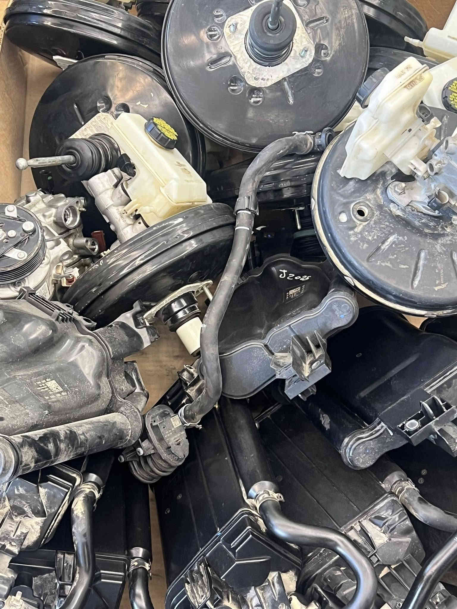 واتساب فقط ***********
لبيع ‎ جميع قطع غيار سيارات المانيه 

‎اطلس - تيكوان- طاوس - جيتا - باسات - كولف 

‎توصيل جميع محافظات العراق
