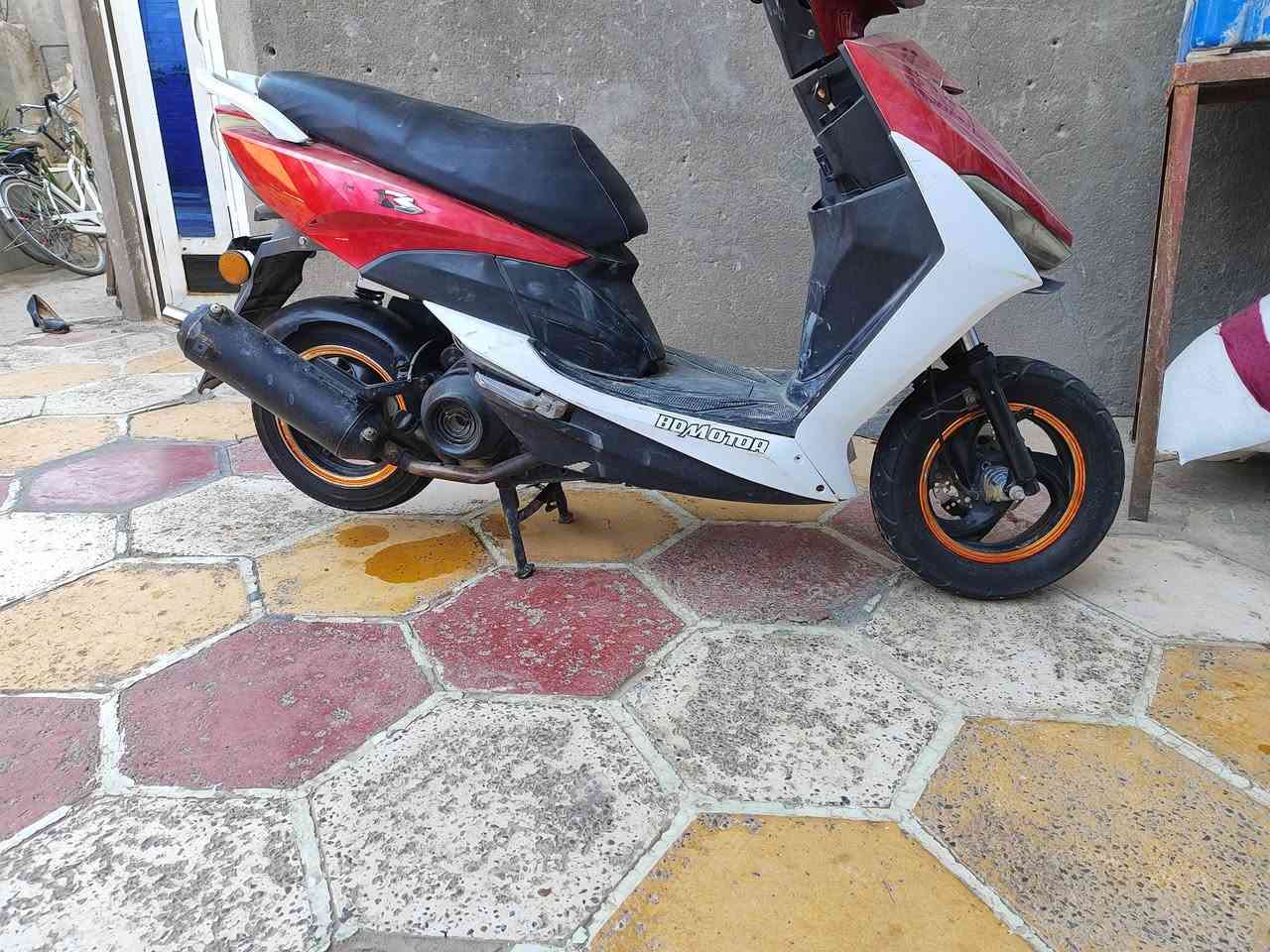 السلام عليكم ورحمه الله 
دراجه ماكس جديده 

مكينه قبل كم يوم فاتحه
بس الكفر الامامي مكسور طخه بسيطه
شغاله جاهزه
مكاني نادر 
***********
