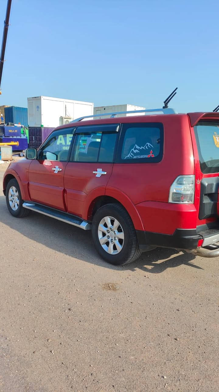 السلام عليكم 
باجيرو موديل 2009
كفاله عامه 
من الضربه والصبغ  
ماشيه 240.000 
 السياره بأسمي تحويل ثاني يوم 
سنوية  تنتهي 2028
مكينة بلادية
مكينه كير كفاله 
تخم تاير جديد  
غرفه السياره  حيل نضيفه
 كل شي شغال بيها 
حدادية جاهزه من الطول للطول 
السيارة جاهزه 
سعر السياره ١٣٥
وبيها مجال قليل 
للاستفسار   
*********** البصرة, العراق
