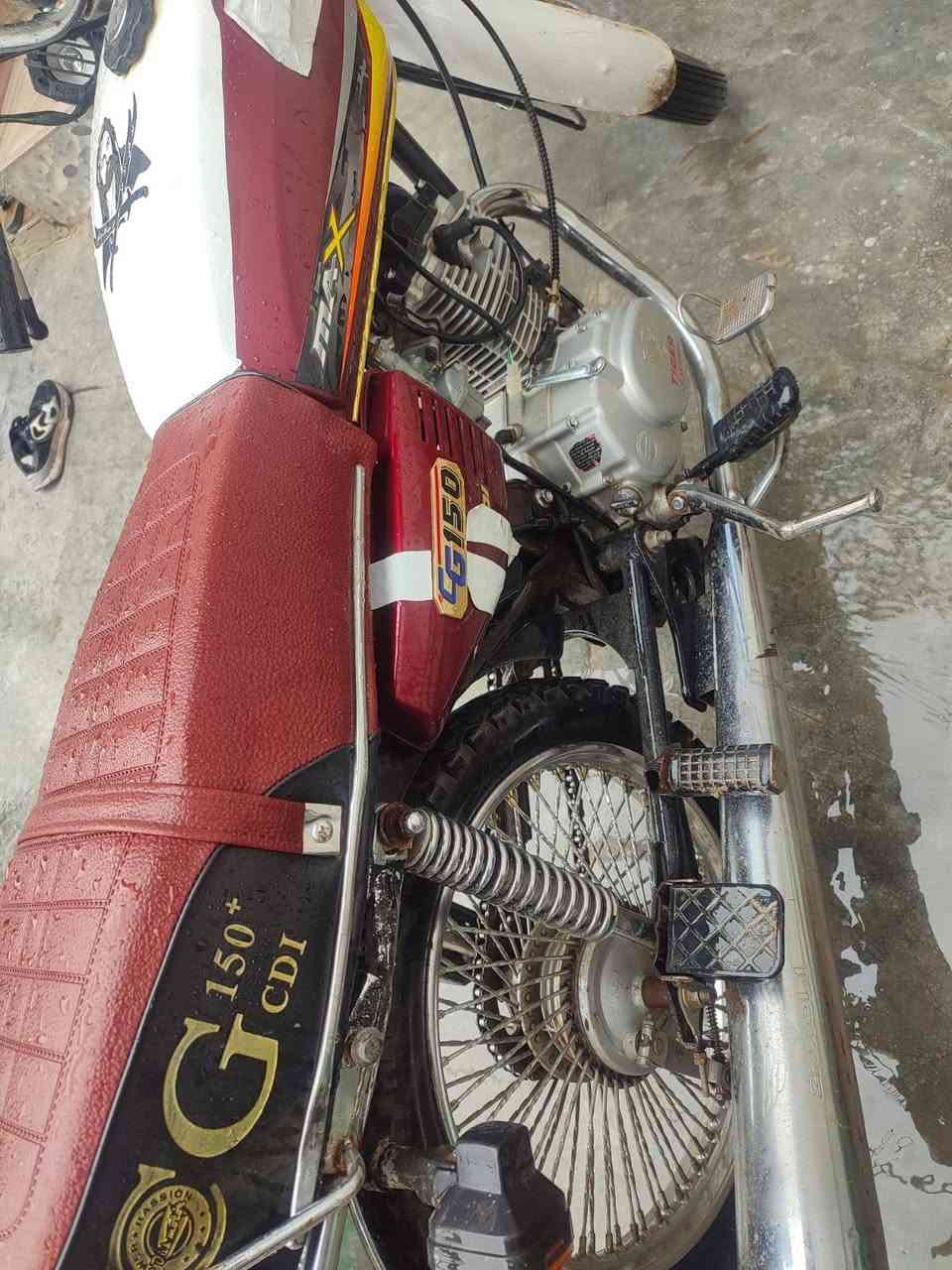 سلام عليكم دراجه للبيع مديل23 اوراق بيها محرك ما مفتوح لاصرف لابخار كهربائيات شغاله تايرات جدد شلعه ومعدل فول مكاني جلولاء
 السعر420بيها مجال بسيط 
***********
