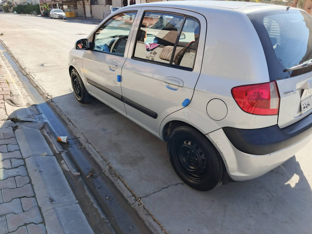 هونداي اكسنت جيتز للبيع رقم سليمانيه موديل 2008 محرك 16 كير اوتوماتيك  بدون ضرر بدون صبغ بيها بس قطعه واحد تعديل بارد سيارة جديدة كل شيء بالشرط بيها بطاقه بنزين سعر 66 ورقة هذا رقمي *********** مكان سيارة كركوك جير ومحرك بالشرط تخم تاير جديد صدر جديد بدون نقص برغي
