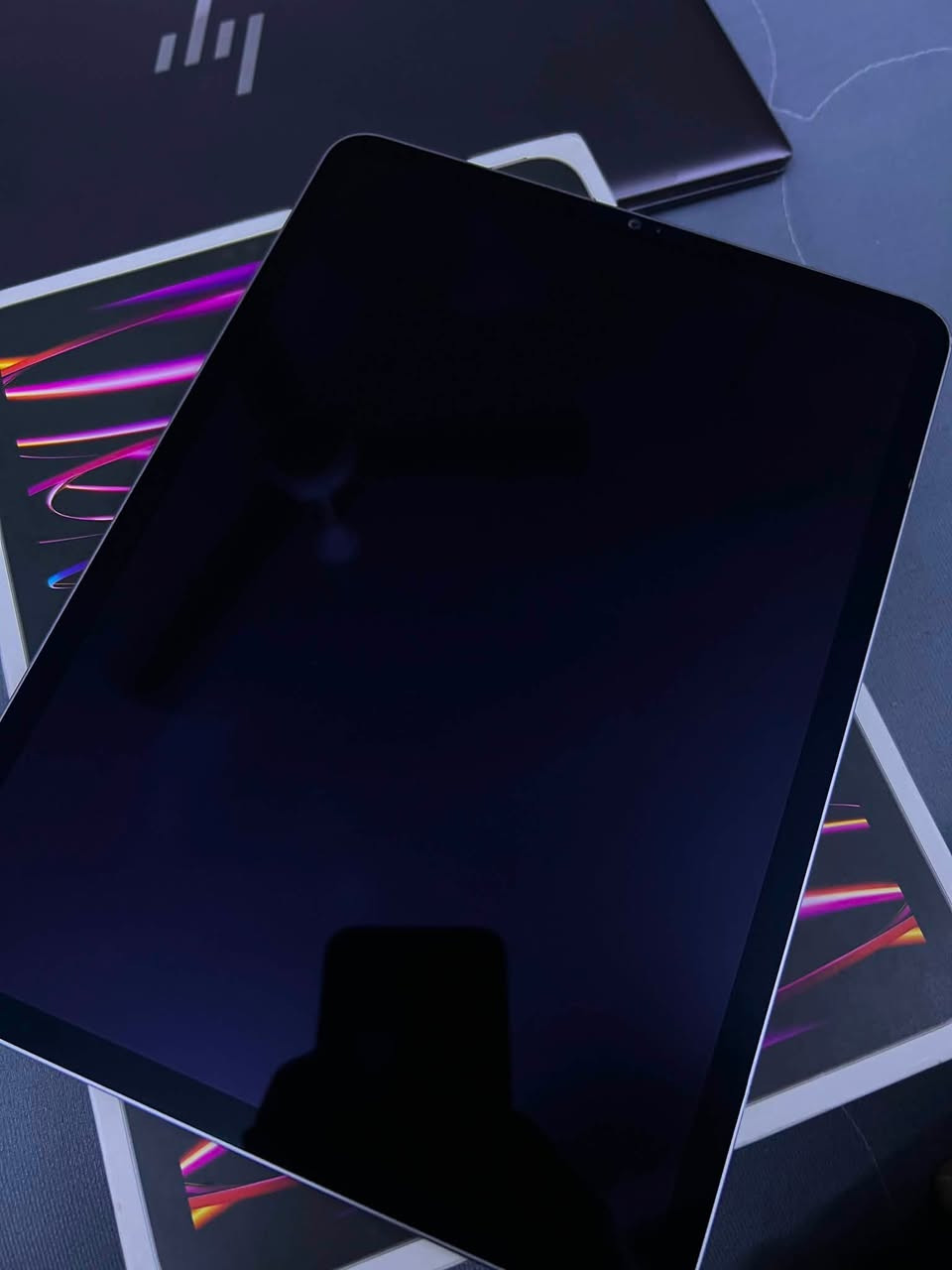 *للبيع iPad Pro 11 انش 2022 M2*
*الحالة*: الجهاز مفتوح، مبدل فلاتة شحن اصلية فقط والباقي كله وكالة
*كلشي شغال 100% بدون اي مشاكل*

*المواصفات*:
- *الموديل*: iPad Pro 11 انش الجيل الرابع M2
- *اللون*: رمادي فضائي
- *الذاكرة*: 128GB WiFi
- ⁠*الملحقات*: كارتون فقط

*المكان*: بغداد - المشتل
*للتواصل*: ***********
