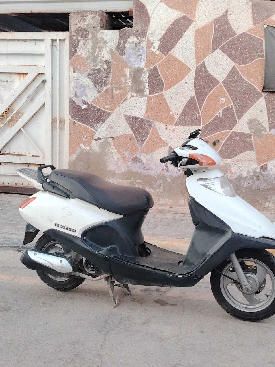 سبيسي ياباني مستعجل كلش مفتوحه جديد
شغاله فول (واحد ع واحد) 
اشارات 
لايت
زوج تايرات جدد 
كابريتر جديده
525 وبيها مجال
الله يشهد ماتحك راسك 
كوت شهداء ***********

