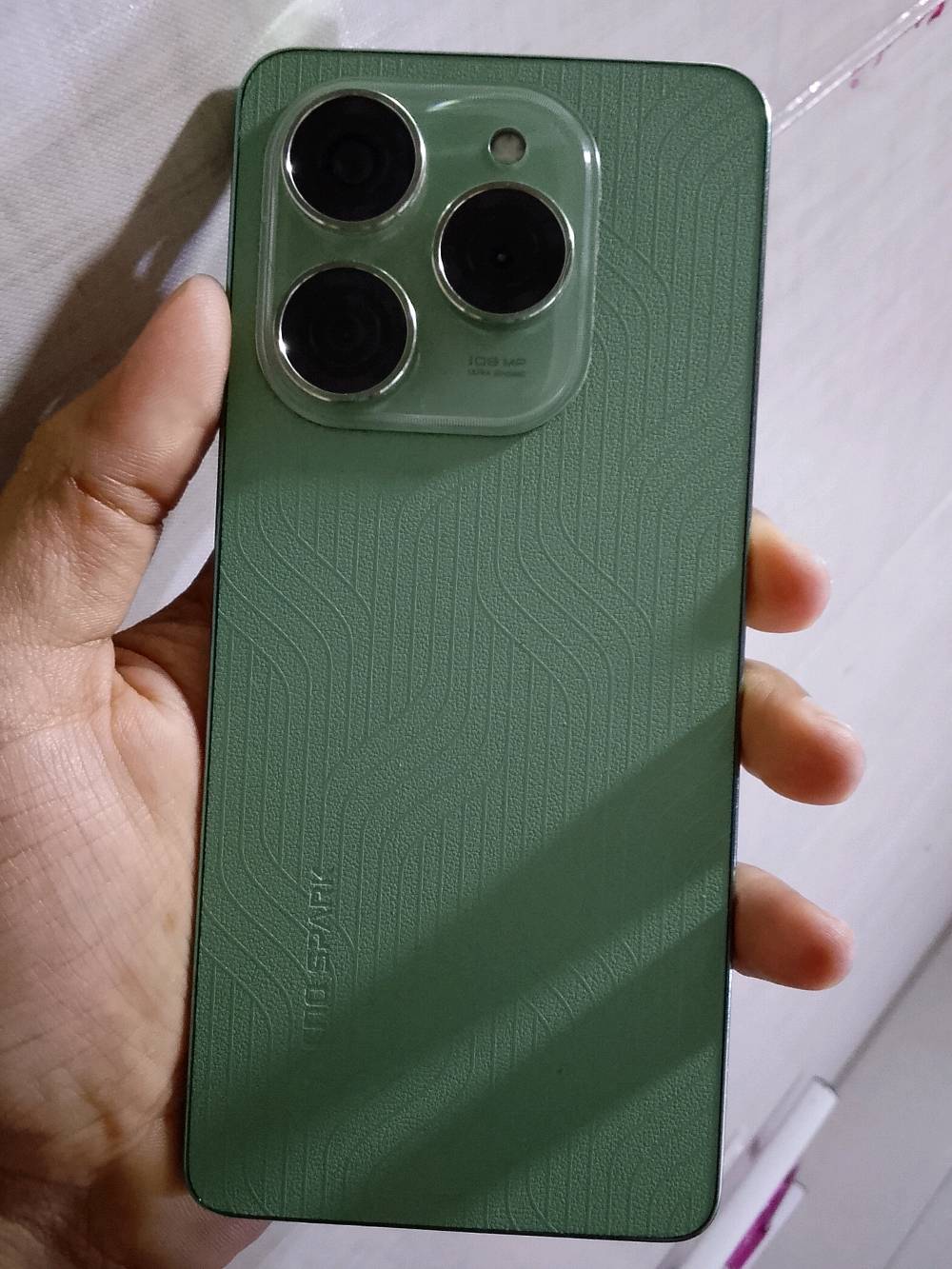 جهاز تكنو سبارك 20 برو (Tecno Spark 20 Pro) باللون الأخضر الملكي للبيع.

الجهاز بحالة الوكالة (أخو الجديد) بدون أي شخط أو عيب.

أداء قوي وكاميرا خرافية 108 ميجابكسل.

السعر: [ السعر 150 الف]
للاستفسار ***********