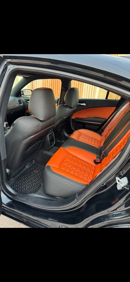 السلام عليكم 
جارجر 2015 sxt
محرك 6 سلندر
مواصفات sxt 
شاشة كبيرة 
شفتات ستيرن 
سستم صوت 
كشنات جلد 
تشغيل عن بعد 
تبريد اوتو 
مريات جانبية هيتر 
كشنات امامية تدفئة
ماشية 155 ميل 
(كلين تايتل)
فقط تعديل بارد تحت قبغ البانزين 
للاستفسار ***********
مكان السيارة موصل
