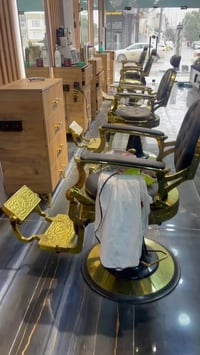 إعلان بيع صالون حلاقة كامل غراض صالون حلاقة كامل للبيع (مكائن، كراسي، ...