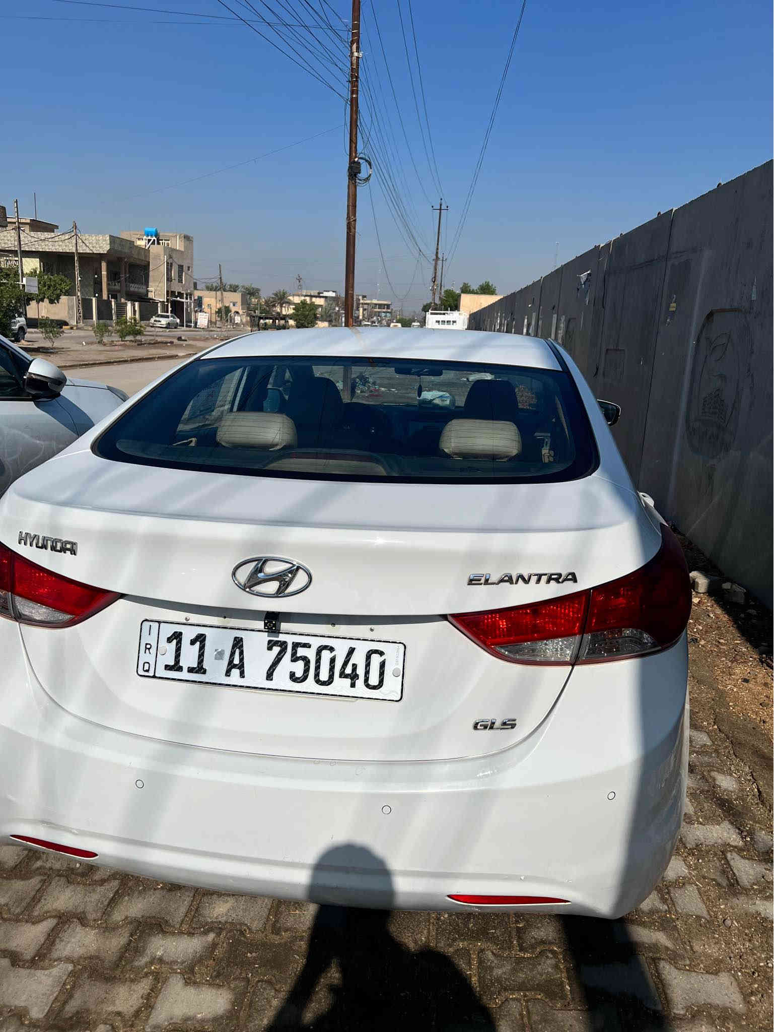 السلام عليكم ورحمة الله وبركاته 
النترا 2012.  GLS محرك 2000فول عدا البصمه نضيفه بحاله جيده جداً السعر 117. بيها مجال 
مكاني بغداد. رقمي 
***********
*********** بغداد
