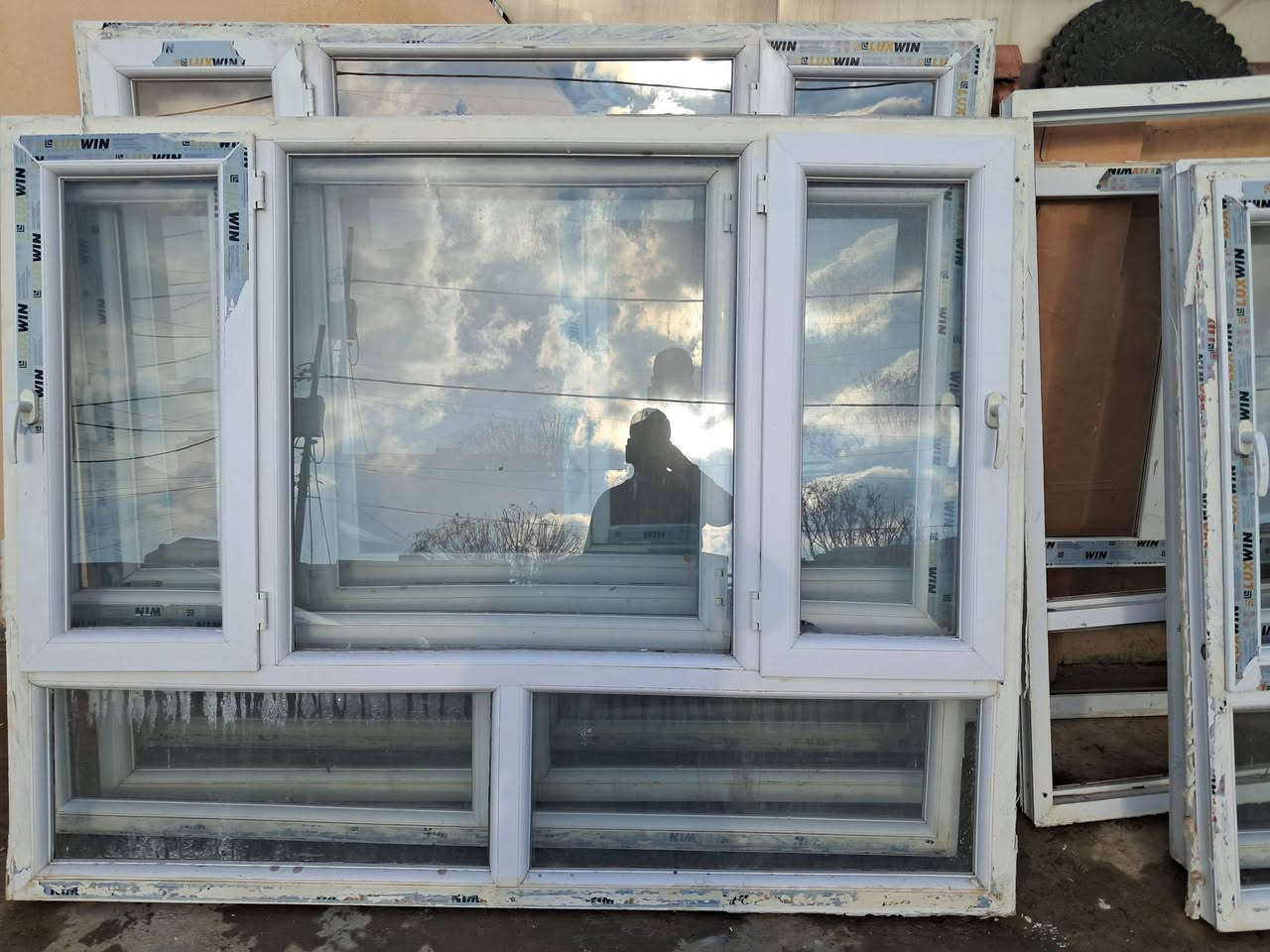 السلام عليكم ابواب وشبابيك pvc مع جامهن وحمايتهن الحديد مال بيت واحد مو مشكل   للبيع وبسعر مناسب وبدون اي عيب نضيف كلش وبقياسات كبيرة ومختلفه
مكاني وعنواني اربيل  ورقم التلفون *********** عالواتساب
