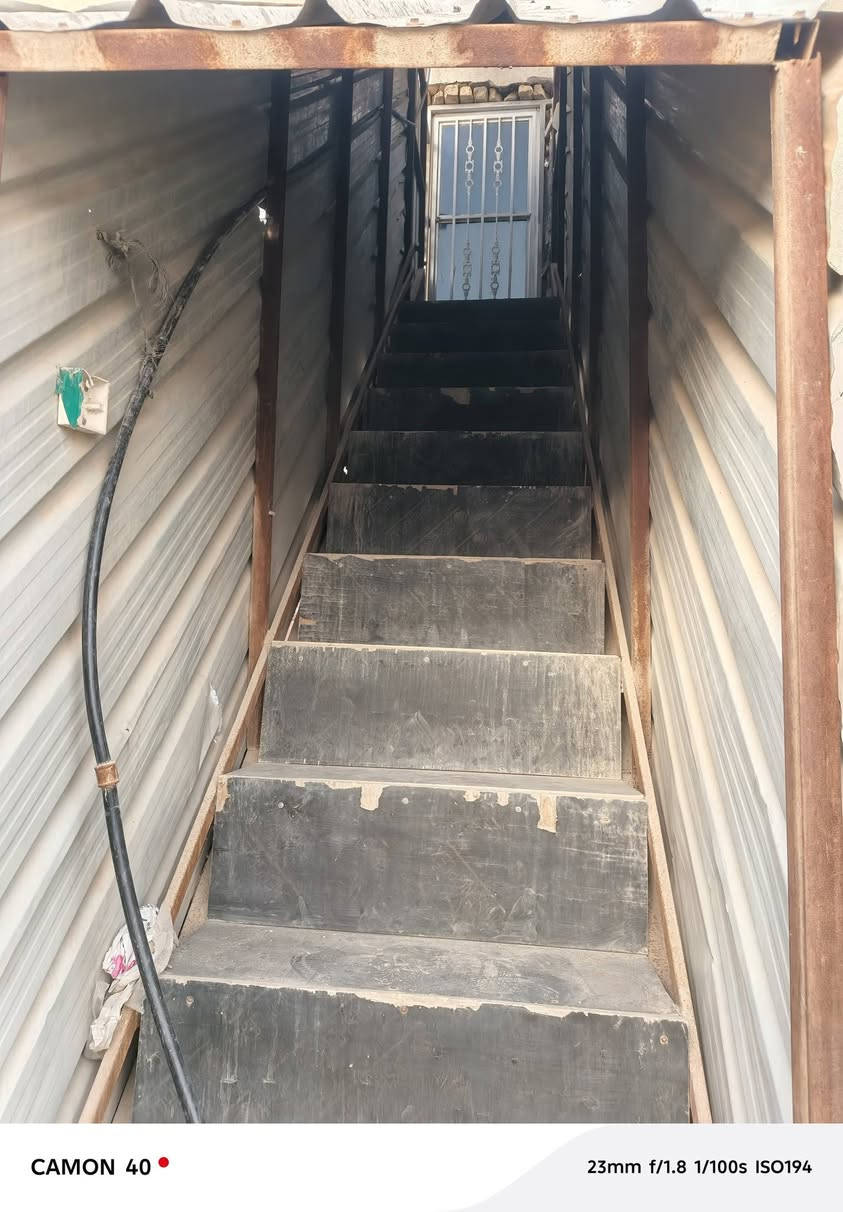 السلام عليكم ورحمه الله وبركاتو شقه لليجار في منطقة حي الشهداء الثاني في شارع المدارس الشقه متكونه من غرفتين وبراني وهول ومطبخ وحمام للستفسار الاتصال على‏‪‏‪***********‬‏
