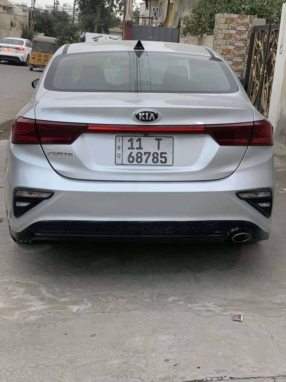 السلام عليكم 
كيا فورتي 
موديل ١٩ 
اللون رصاصي 
حادثهة بنيد شطح لغد شواصي مكفولة
كير ATM مكفول
مكينة 2000 دوش مكفولة
تبريد شغال ومكفول 
مواصفات شاشة جبيرة
حساس امامي
تحديد سرعة
٣انضمة قيادة
تحكمات ستيرن
سيارة ما تذب عليهة ربع دينار جاهزة مجهزة
السعر ١٤٠ وبيهة مجال 
الصور كلهة واضحة كدامك 
مكاني بغداد الدورة 
هاتف:***********
ملاحضة:ما متواجد بالفيس تحياتي واسف
