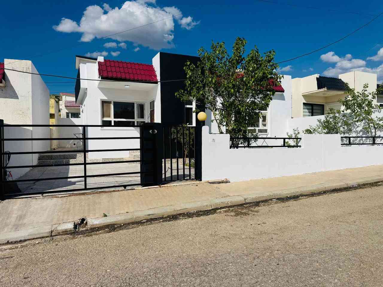 بيت للبيع في شقلاوه مجمع جنه شقلاوه طابو صرف غرفتين نوم واستقبال وصاله
سعر425 ورقه
250متر   للاستفسار واتس***********
