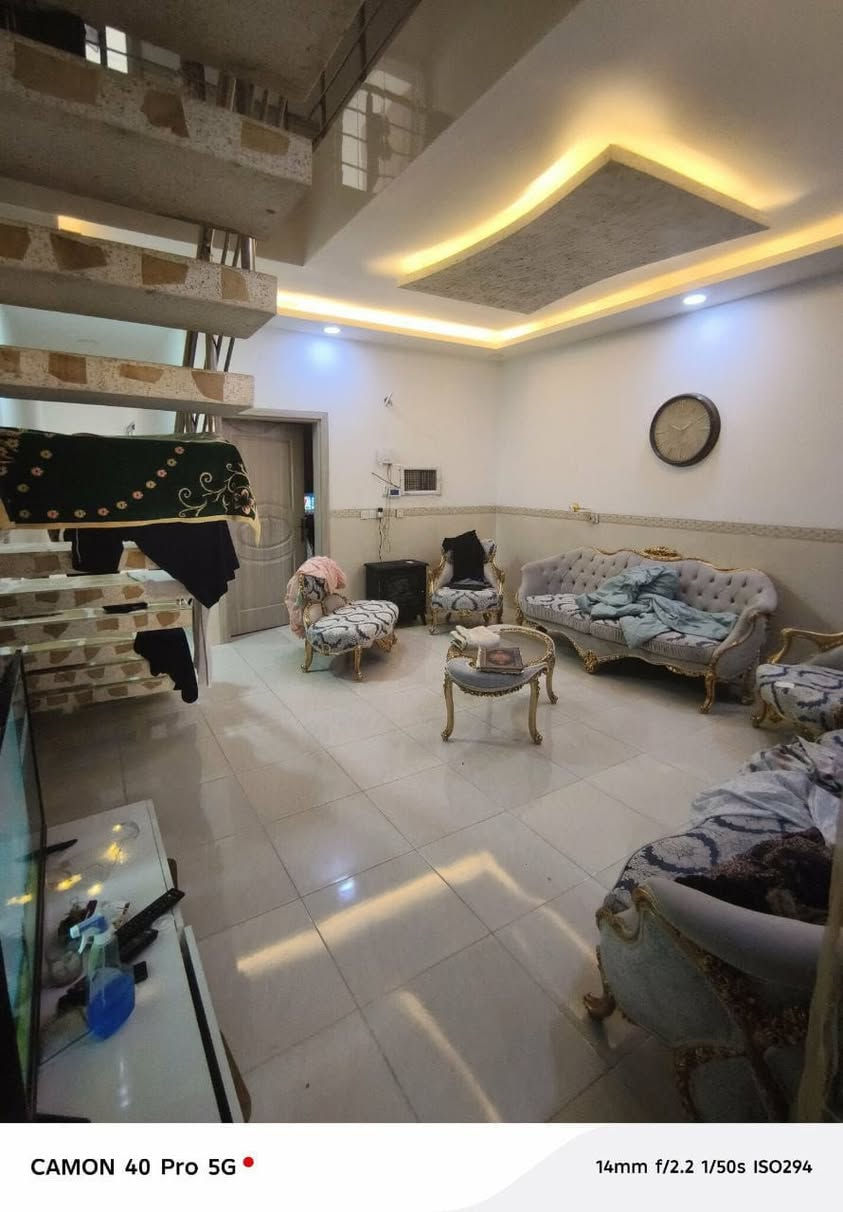 🔸سند طابو يتسجل بإسم اي عراقي
📍أربيل-بيت للبيع 5حساروك قرب شارع كورنيش 
➖مساحة 125M طابقين 
يتكون⤵️
➖4غرف نوم 
➖صاله-مطبخ-مجموعه
للاستفسار 
*********** WhatsApp
