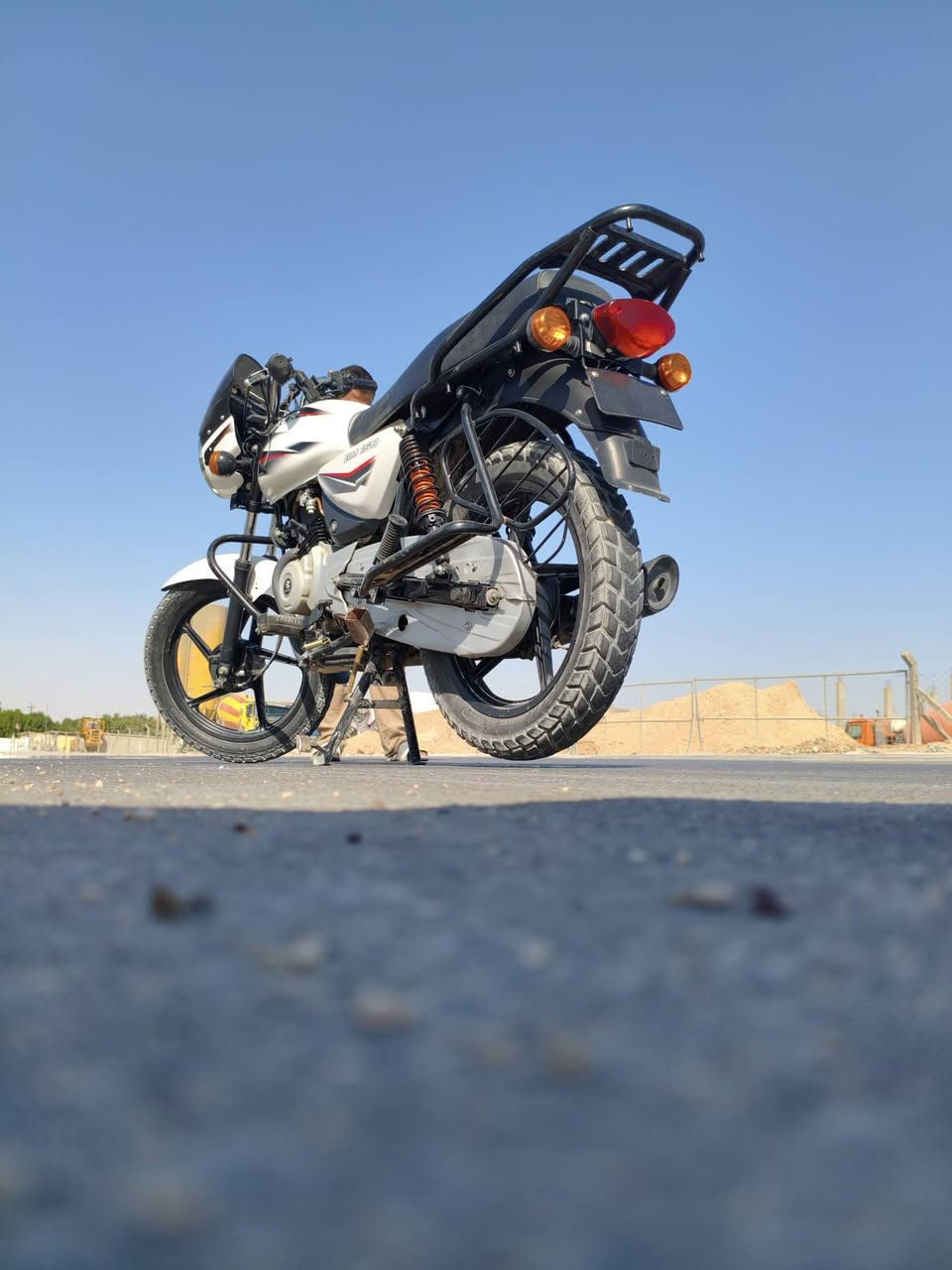 دراجه بوكسر موديل 2023 رقم وسنويه نجف مكانها نجف دراجه برغي مامفتوح بيها جديده ماشيه 25 الف وقابل للزياده السعر مليون و 900 وبيها مجال قليل الشراي يتصل ***********
