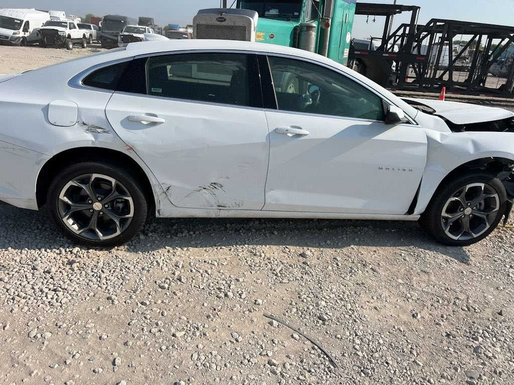 السلام عليكم
ماليبو موديل ٢٤ بصره حره بأسمي 
الضرر موضح بالصور 
السياره مصلحه درجه اولى وبيه بس الدعاميه تبديل 
السعر ب١٤٠ وبيه مجال


**إذا كنت صاحب هذا الإعلان وتريد حذفه لأي سبب، رجاءا أرسل رسالة إلى الدعم الفني**