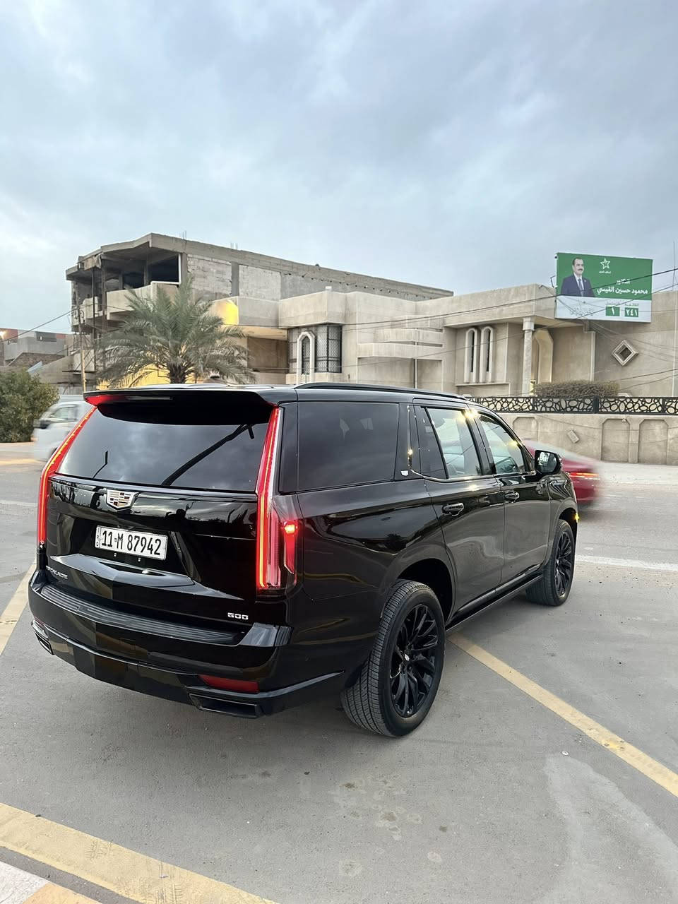 السلام عليكم
كديلاك اسكاليد موديل 2022  فول مواصفات اعلى فئه شنو تريد بيها 
وارد امريكي 
رقم بغداد باسمي 
ملاحظه مكينه السياره و الكير و جميع الكهربائيات مكفوله من كلشي على وضع الشركه
ضرر السياره جاملغ امامي جهة الراكب فقط مبدل و مصبوغ و الجاملغ دافع على الباب مال الراكب و انصبغ ربع الباب هذا ضرر السياره غير هذا الحادث كفاله مابيها كلشي السياره مابيها اي كلوب مشتغل و لا بيها برغي نقص من الدعاميه للدعاميه مابيها مصرف ربع دينار 
مواصفات السياره فول للاخير شتريد بيها و كلش هواي مراح اذكر منها بس المهم
 داخل اسبرسو بالون الاسود
36 سماعه 
كراسي مساج 
دركه اربي ام و هاي تجي كلش قليل بالكديلاك 
دوسات كهرباء 
تنته شامو بالكامل 
وباقي مواصفات الكديلاك معروفه 
ماشيه 57 الف 
مكان السياره بغداد حي الخضراء 
السعر 635 ورقه 
رقمي ***********
