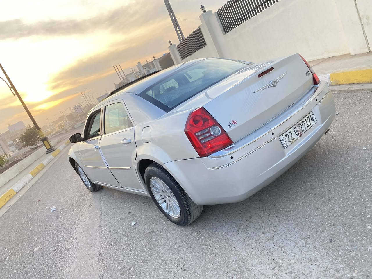 السلام عليكم اوباما للبيع ٢٠١٠ رقم اربيل الدولي مكينه ٣٥٠٠  ضرره جاملغ خلفي وامامي ومصبوغه عام فول السياره مكاني ديالى بعقوبه السعر ٨٨ وبيه مجال  ***********
