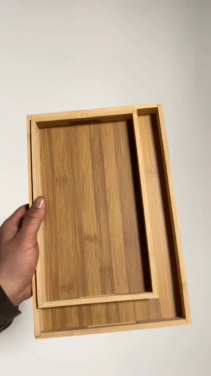 💰 بسعر 7,000 د.ع فقط! 🎉

🎋 طقم صواني تقديم من الخيزران الطبيعي – أناقة الطبيعة على مائدتك! ✨

🔥 أبرز الميزات:

· ✅ قطعتان بمقاسين مختلفين – كبير (34×22 سم) وصغير (29×17 سم) لجميع احتياجات التقديم 📏
· ✅ خيزران طبيعي 100% – تشطيب خشبي فاخر يبرز جمال الألياف الطبيعية 🌿
· ✅ تصميم بحواف مرتفعة – يثبت المحتويات ويمنع الانسكاب 🛡️
· ✅ فتحات جانبية مدمجة – سهولة الحمل والتنقل 🖐️
· ✅ مثالي للضيافة اليومية والمناسبات – فواكه، حلويات، مشروبات 🍇🍰

🎯 لمسة طبيعية وأنيقة على طاولاتك!
🚚 توصيل سريع – اطلب الآن!

--

#صواني_تقديم #خيزران #ضيافة_منزلية #أدوات_مطبخ #ديكور_منزلي #تخفيضات #عروض_حصري #تسوق_اونلاين #bamboo_tray #serving_tray #home_decor #kitchen_essentials #natural_wood #special_offer


**إذا كنت صاحب هذا الإعلان وتريد حذفه لأي سبب، رجاءا أرسل رسالة إلى الدعم الفني**