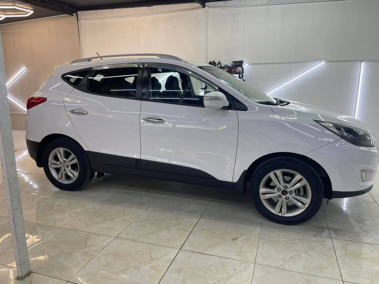 توكسان 2013وارد خليجي سيارة كاملة من كل النواحي الشراي الاتصال ***********
