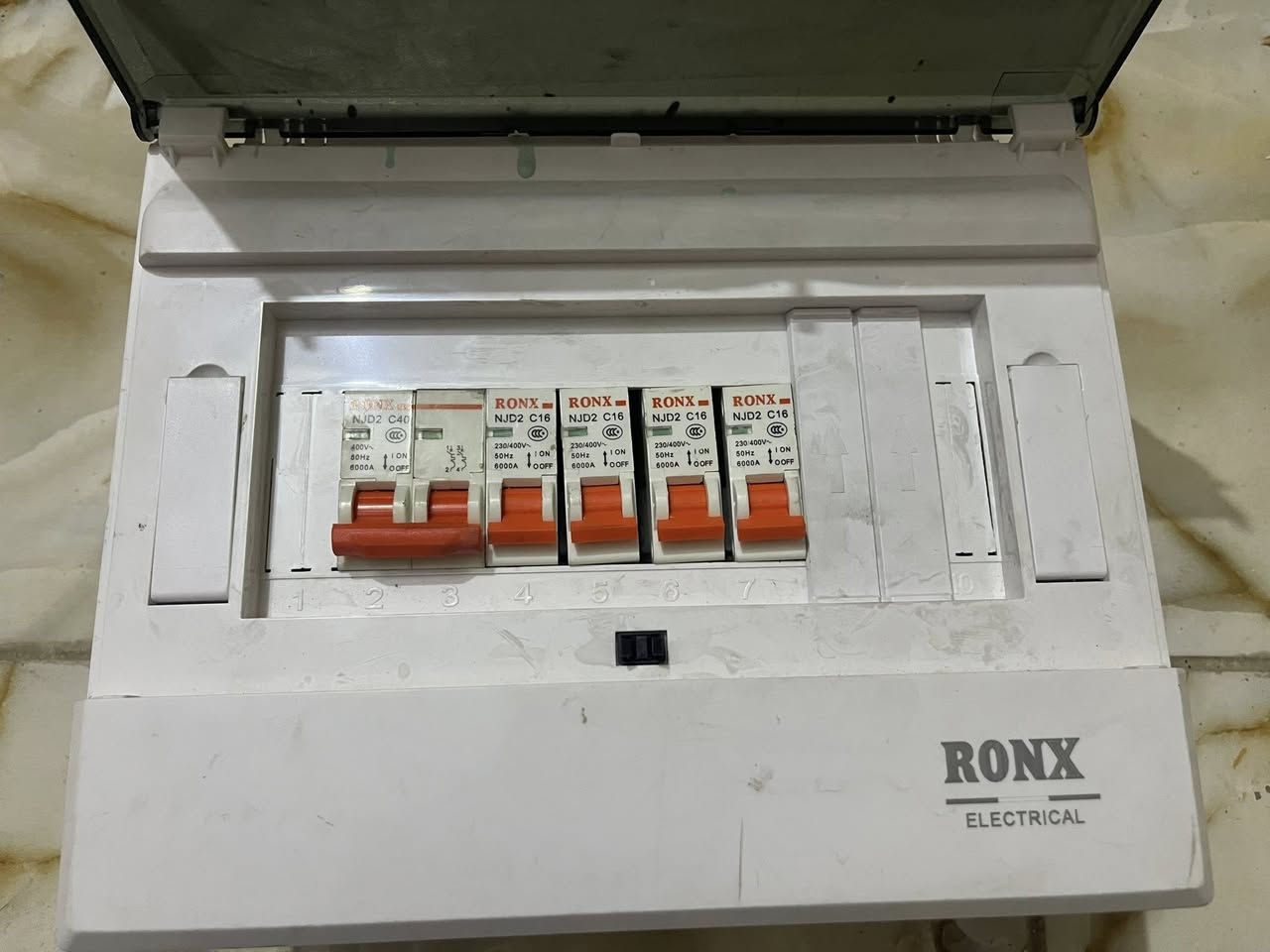 بورد كامل هوه وجوزاته جديد للبيع السعر 25 الف يوجد توصيل لكافت المحافظات 5 الف للتواصل ع خاص


**إذا كنت صاحب هذا الإعلان وتريد حذفه لأي سبب، رجاءا أرسل رسالة إلى الدعم الفني**