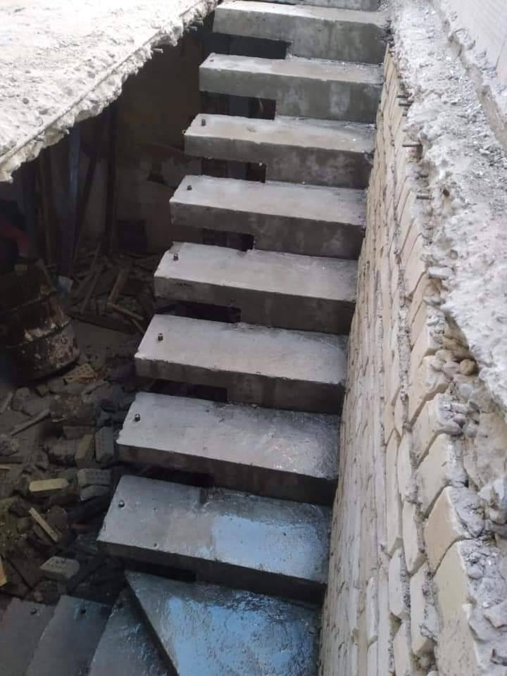 السلام عليكم
تعبت وتجمع فلوس حتى تبني "بيت العمر"؟ لا تضيعهن بنجارة تجارية تخليك تصرف طن سمنت زيادة حتى تعدل الحيطان!
شغلنا مو بس نجارة، شغلنا "هندسة وتوفير":
✅ استلام وتسليم هندسي: أعمدة شاقولية 100% وسقف ميزان (قبان).
✅ خشب نظيف: يقلل عليك مصاريف اللبخ والمعالج.
✅ تقويات حديدية: نشتغل "دكة ونص" حتى لا يصير أي تقعر بالصب.
✅ التزام تام بالمواعيد: يوم الصب هو يوم الصب.
📍 الموقع: ديالى - بعقوبة والمناطق المجاورة.
📞 للحجز والاستفسار : [***********]
