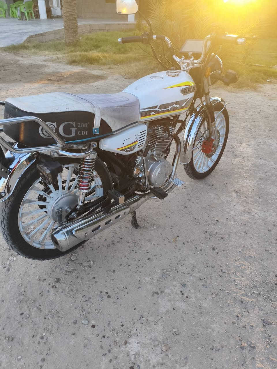 السلام عليكم دراجه للبيع موديل 2025
محرك 200cc
السعر 750وبيها مجال 
***********
