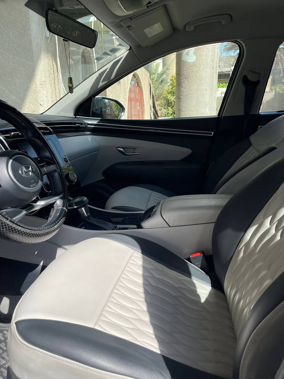 السلام عليكم
توسان2023 خليجي 
ماشيه 50 جديدة كلش
تشغيل بصمة   
تشغيل عن بعد
سايد بريك دگمة   
كشنات كهرباء
اوتو هولد
بك لايت LED
كروس سرعه
بردات ابواب خلفية
حساسات امامية + خلفية 
تحكم مقود كامل
بصمات عدد 2 
انارة ترحيب
نقطة نزول منحدرات. 
نظام مانع تزحلق 
شاحن موبايل واير ليس  
اشاير بالمري والمري شفط
مخرج AUX + USB‏
وضعيات قيادة
مكفوله 
مكان بغداد
الشراي يتصل اوواتسا***********
