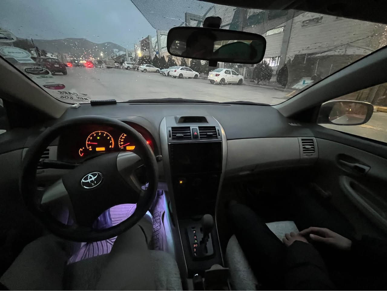 toyata crolla تیوێتا کرۆلا ٢٠١٠
سپی بەفری  مەکینە بجوک
٢پارجەی بۆیاخە دوودەرگای لای سەیاقی و تەسەکوتەی هەیە
گێرومەکینەی بەشەرتە
سەنەوی تا ٢٠٢٧ تازەیە
تەقەورەقەی نییە
١٠٦٠٠٠ ڕۆشتووە
شوێن سلێمانی
نرخی ١٠٥گەڵا
*********** Singapore
