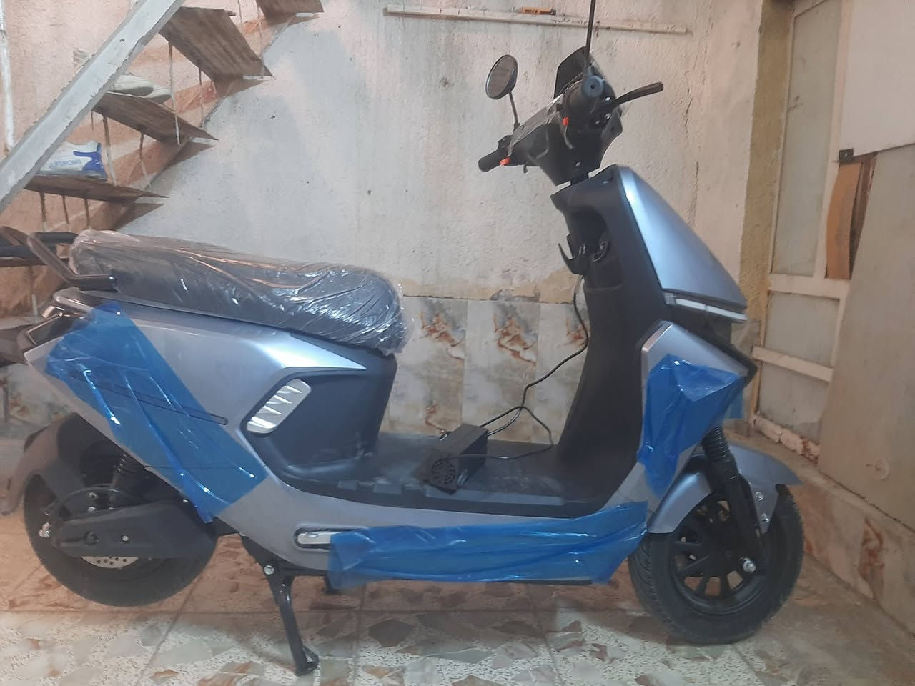 السلام عليكم
دراجه شحن للبيع نوع   ايرون مان XJ    فول مواصفات  استخدام يوم واحد فقط السعر 850  
***********
