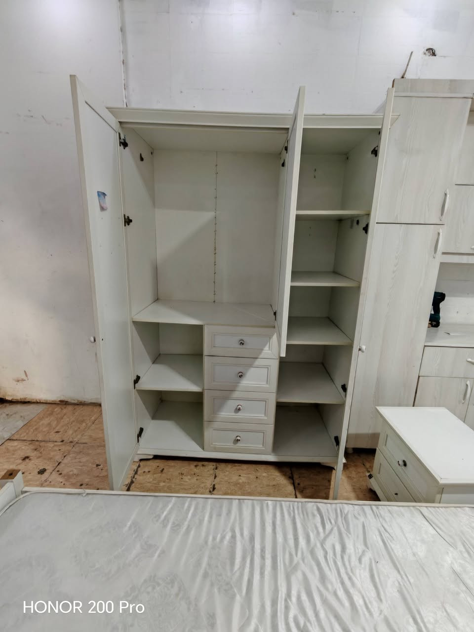 ژووری نوستنی گەنجان
بەدۆشەکەوە ٥ پارچەیە
کانتۆر و سیسەم و مێزتەوالێد و کۆمیدی و دۆشەک
ناونیشان سلێمانی کانی سپیکە خوارمزگەوتی تەبایی بەرامبەر مارکێتی کەوێ 
***********
