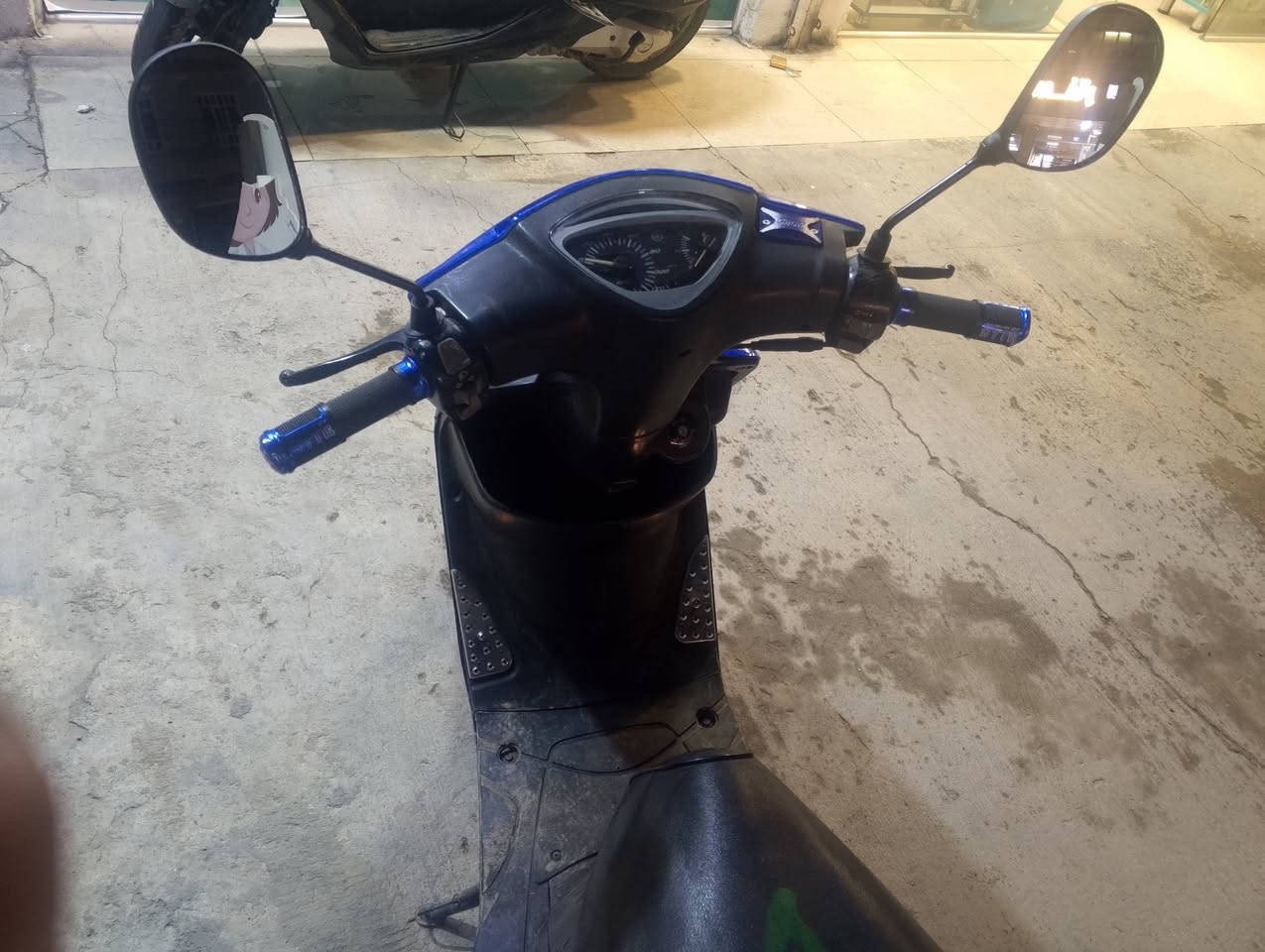 السلام عليكم 
دراجه فقط كشرهه تجاري برغي ما مفتوح بالمكينه حته الكابريتر البلادي دراجه خير من الله كل الكهربائيات مكفوله نص نكره سلف هندر السعر ٦٥٠
بغداد حي الجامعه 
***********
