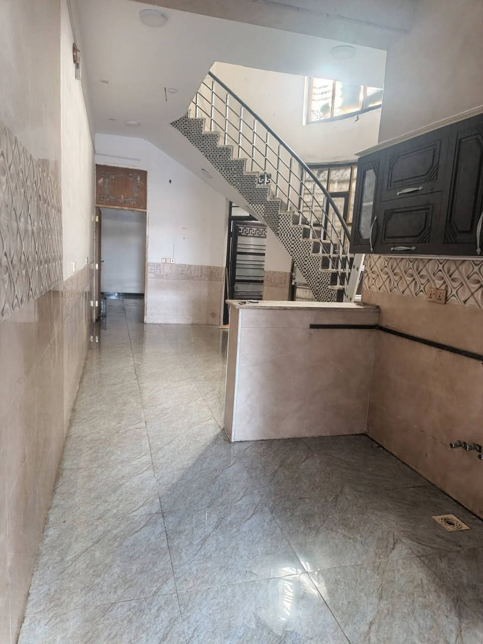 دار لبيع
مساحه ١٠٠متر طابق واحد 
موقع حي الجامعة المراجعه 
على الرقم ***********

