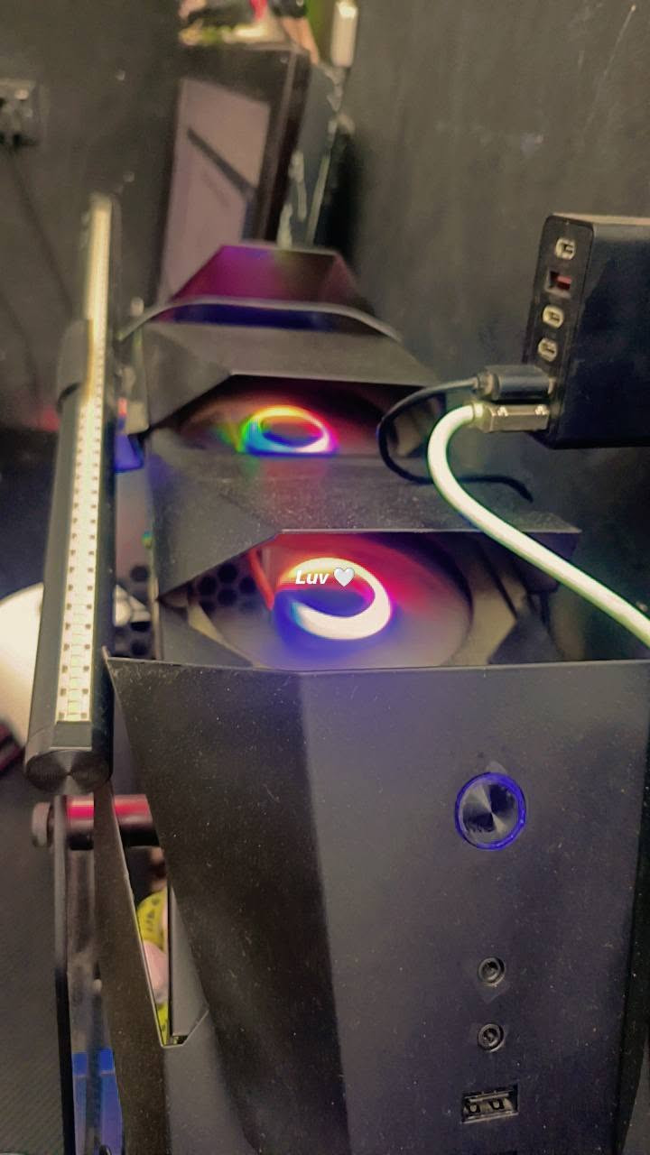 Pcللبيع
رايزن5 2600
رامات3600
هارد256ssd
هارد2t
بوردasos
كرت شاشه rtx1050ti
كيس بيه6فانات RGB
باوس بلي750
هذني الاعرفهن😅
مكاني بغداد الشعب @
السعر500


**إذا كنت صاحب هذا الإعلان وتريد حذفه لأي سبب، رجاءا أرسل رسالة إلى الدعم الفني**