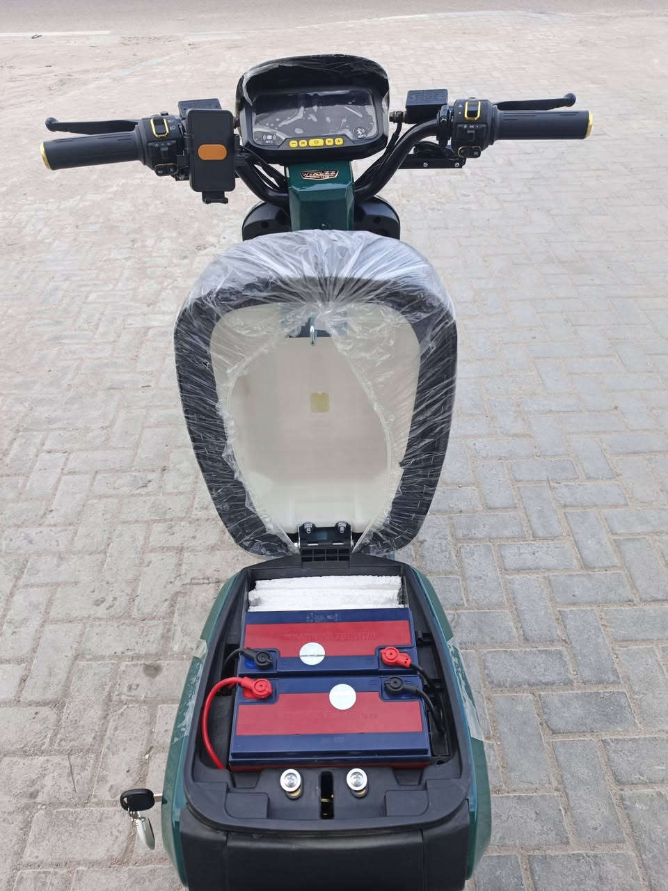 السلام عليكم
ار 9 مديل 2026 الحديث 
5 بطاريات دبل حجم 32 ونلي الاصلي ام الختم 
4 نمر سرعه 109 سرعه حقيقيه 70
دراجه مستخدمه سبوعين فقط حته ماماشيه 
تجي وشوف بعينك مكفوله كفاله عامه حته من الزلغ 
كهربائيّات كلهه شغاله لايت عالي وناصي دبل اشاره اشاره يمنه ويسره وهورن وبلوتوث وياها سويجين وبصمتين وكارت 
لمرايات وكفات ماشاهدهن بالكارتون 
السعر 500 
واتساب ***********
عنوان بصره امن الداخلي قرب اسواق باقر
