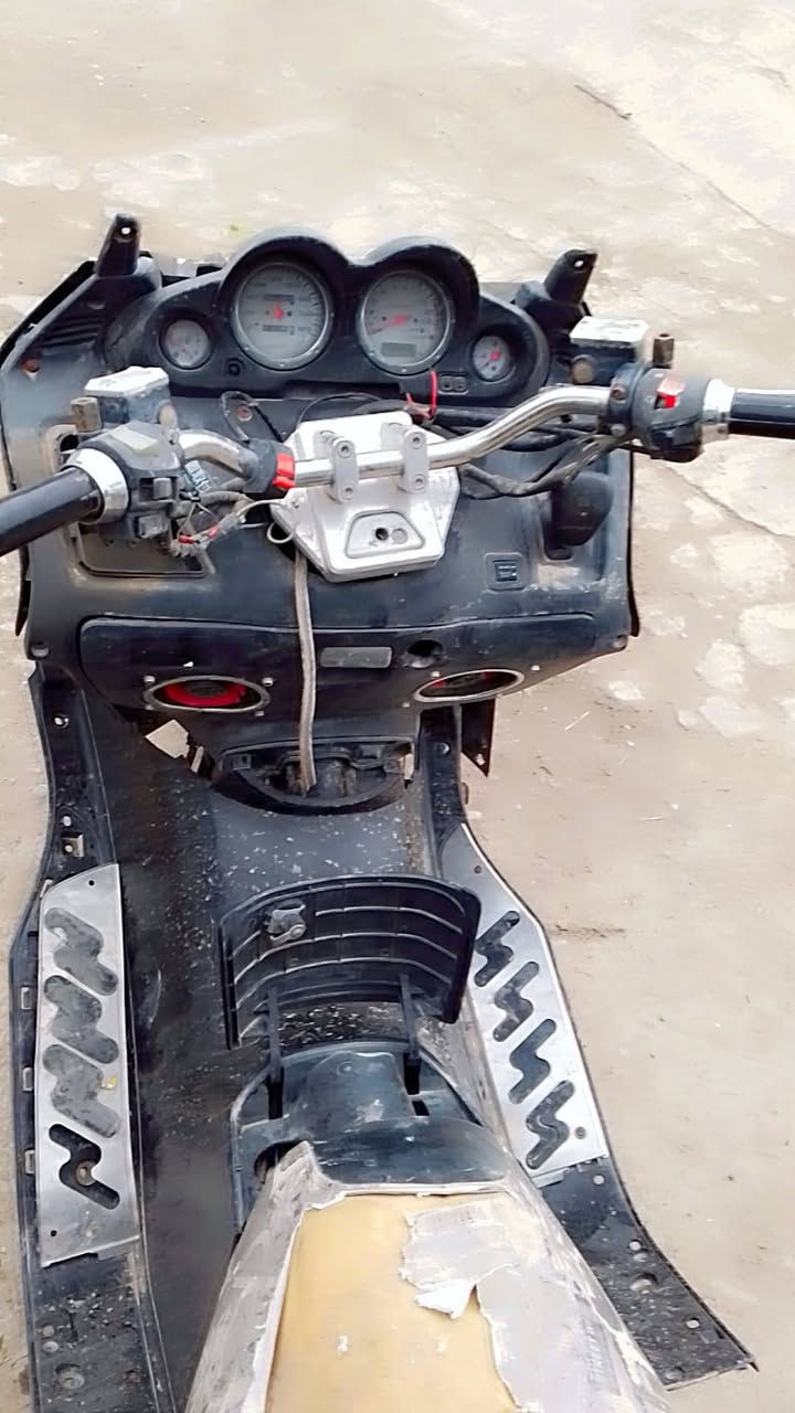 فورزا صفر 8 الدراجه متركه كاطعه ولف ابيع هذا الموجود تايرات جديده دروعه مازدات جدد
ابيع كوم حديد
الشراي يقيم باليرضي الله او ياخذه 
مكاني ديالى الخالص
***********
