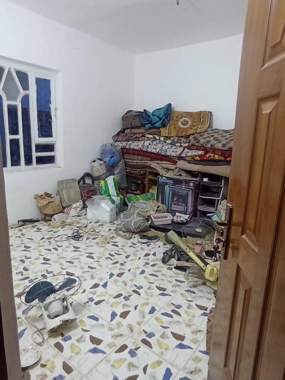 دار زراعي سند 25 غرفتين وصاله ومطبخ وكليدو وصحيات نادر 2 خدمي كراغول قرب كافتريا ابو  عمار استفسار ***********
