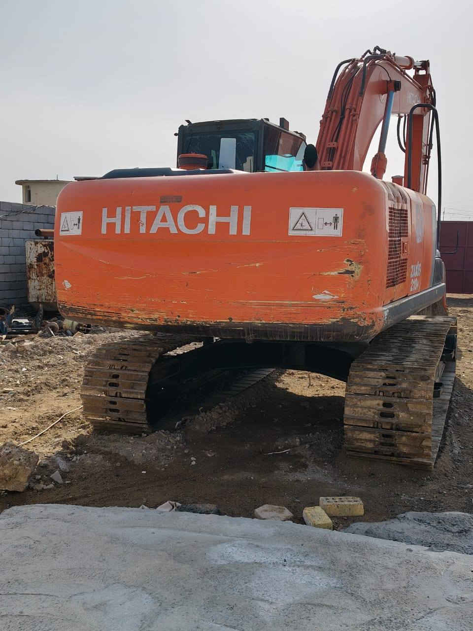 سلام عليكم زت ثري لبيع 210H موديل 2010 مكفولة رقم واسط بسمي ***********
