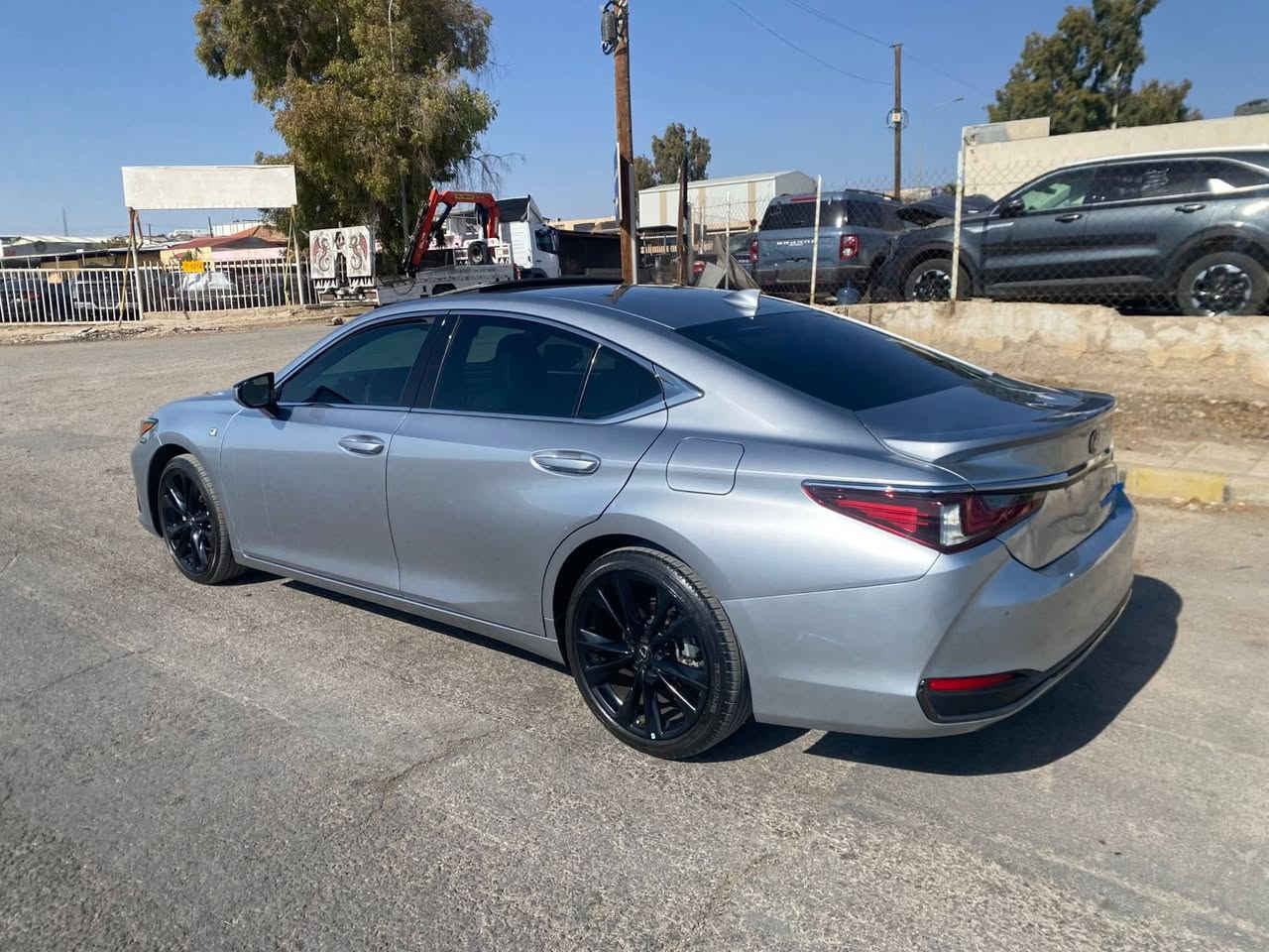 F SPORT
السيارة شبر  صبغ بالبنيد فقط والصندوك صبغ فقط الجوا السبايدر يعني شبرين 
بدون دواخل وبدون ايرباك ✅
ماشية 20 الف ميل 
السيارة حاليا بغداد العامرية 
رقم الشاصي مرفق ويا الصور 
للتواصل 
***********
