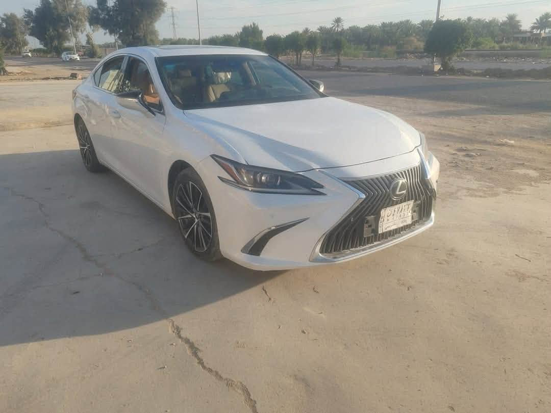 للبيع فقط (بدون مراوس) 🚗
نوع السيارة: لكزس ES300h هايبرد
الموديل: 2023
الرقم: بغداد (باسمي تحويل مباشر)
المسافة المقطوعة: 94 ألف كم
✨ الحالة والمواصفات:
 البودي: صبغ بنيد مبدل فقط، والباقي كفالة عامة من الصبغ.
 الضرر: حادث موضح بالصور، بدون إيرباج (الإيرباجات كلها سليمة).
 تعديل بارد: شبر (حوالي 15 سم) جوة قبق البنزين فقط.
 المكانيك: برغي ما مفتوح بيها، كلشي على البلاد.
 الجاهزية: ما بيها أي نقص، (حدادية، كير، محرك، تبريد، تايرات) كلها بحالة ممتازة وجاهزة للأونص.
 المواصفات: فول مواصفات موضحة بالصور.

💎 السيارة جديدة بمعنى الكلمة، والمعاينة خير برهان.

💵 السعر: 270 ورقة (وبي مجال بسيط للطيبين).
📍 المعاينة: تجي وتشوف بعينك وتفحص وين ما تحب.

*********** تواصل فقط على رقم تلفون
