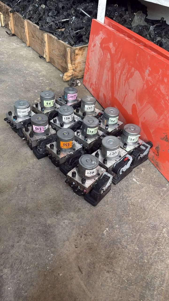 تصليح بريك جميع انواع السيارات 
متوفر لدينا جهاز البريك ABS 
ادوات وعمل مع الضمان 
العنوان حله حي الصناعي مقابل محطه العرفان (حيدر بريك)
***********@إشارة
