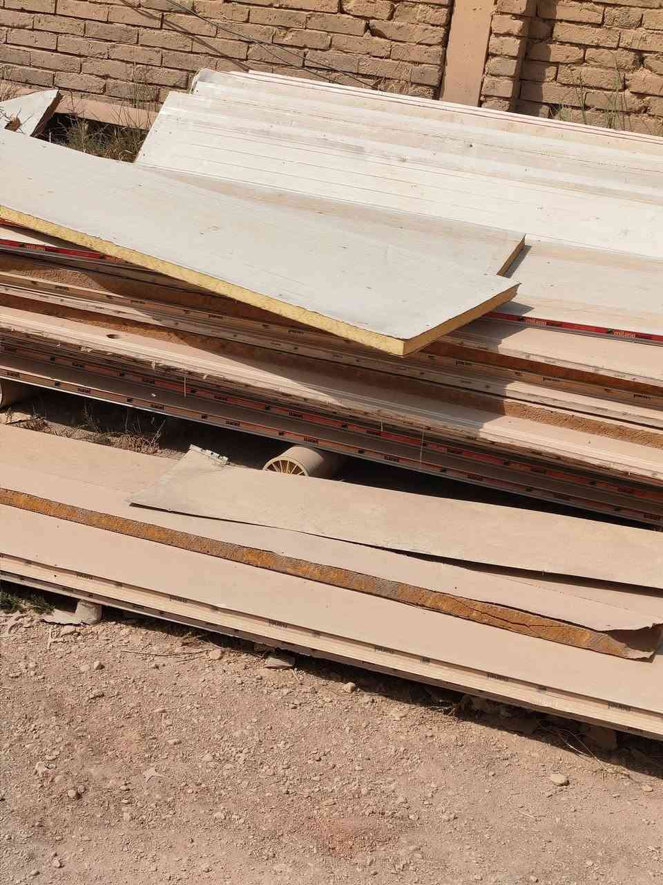 سندويج جداً نظيف  متوفر سقفي وجداري المتر بخمستالاف مكلف بالنشر هذه رقم صاحب السندويج ***********
