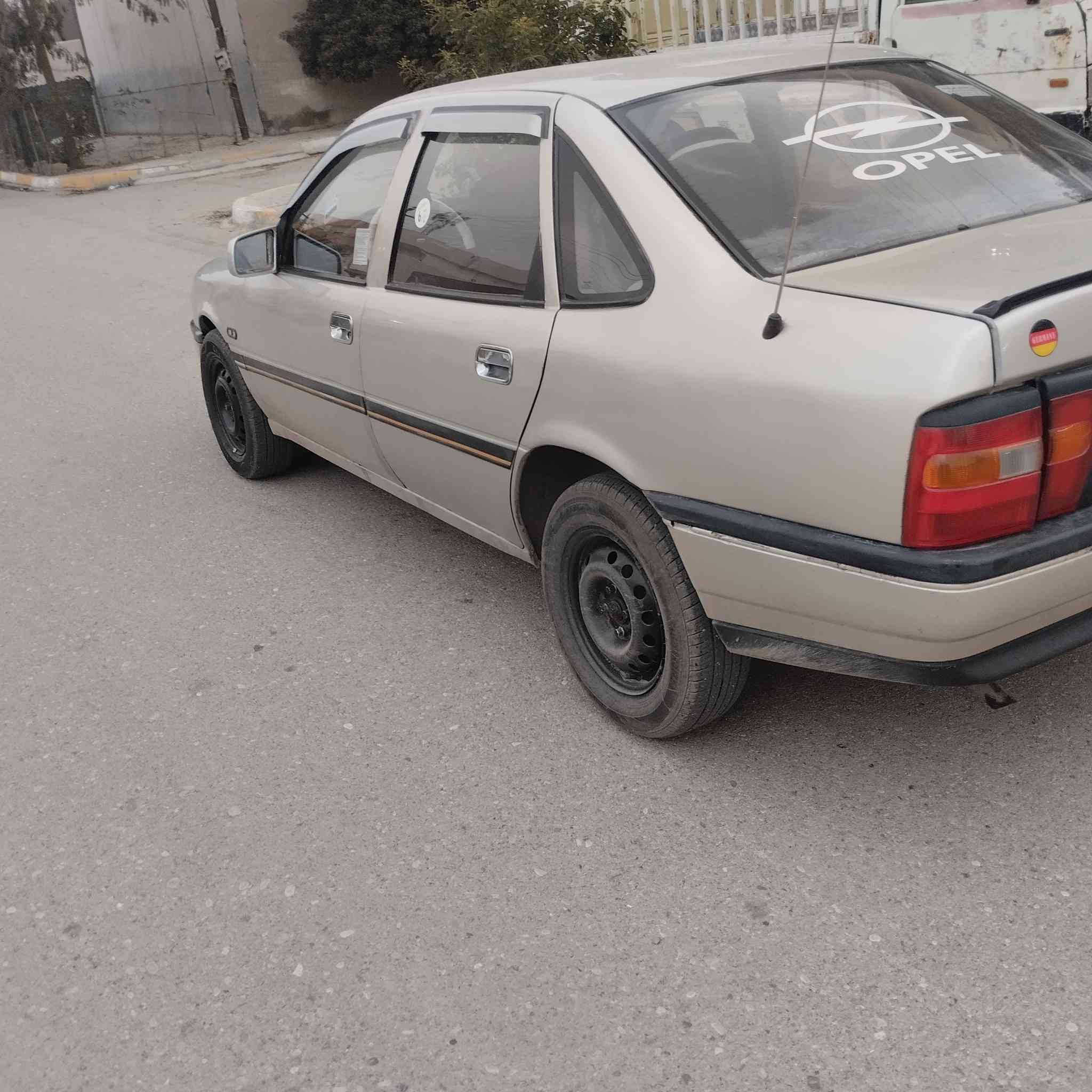 بسم الله. للبيع فكترا حجم 18
موديل 91 رقم كركوك سنويه 28
كابون بانزين موجود بدون حادث بدون دواخل
صبغ جماليه گير محرك بشرط 
صدر كهربائيات بشرط.👈 مكان كركوك 
سعر 43 ومجال
*********** واتساب
