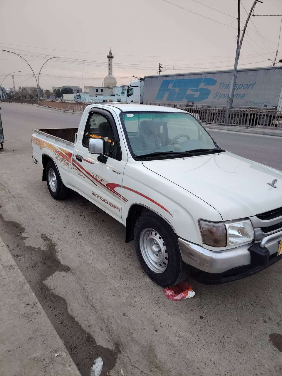 سلام عليكم ورحمة ٢٠٠٢ مكفول كفاله شاصي ومحرك صبق ما بيه بيها بارد قليل رقم الحواله ***********
