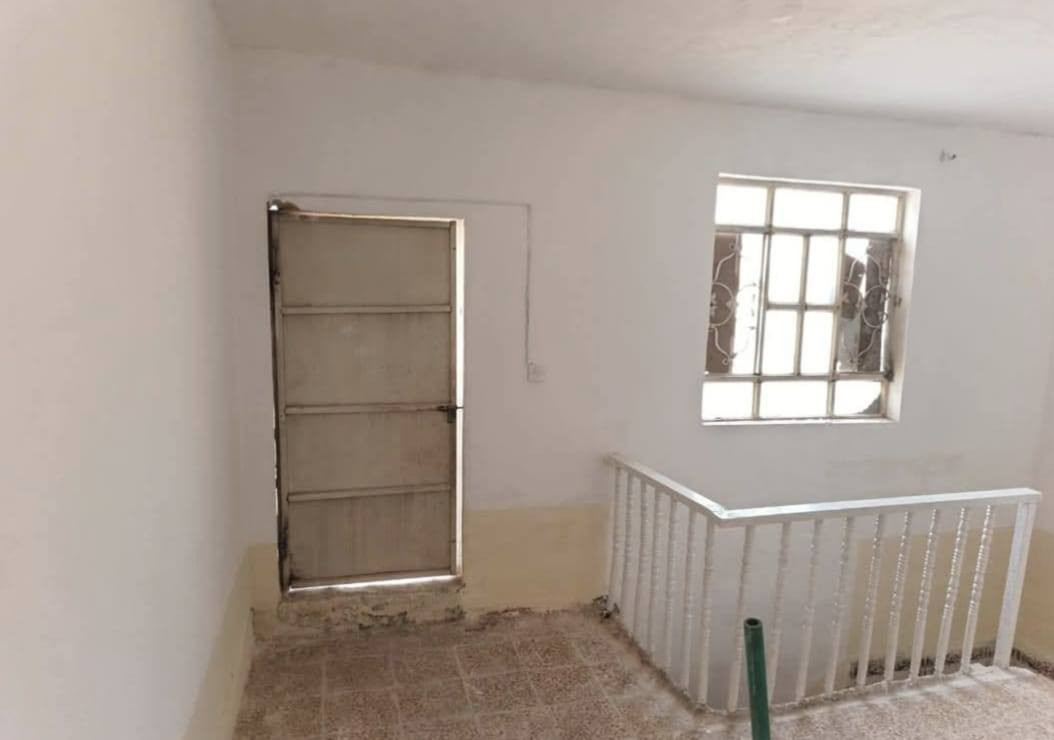 بيت للبيع بنداء 100م قرب المدرسه الورديه طابق ونص كونكريت مسلح طابق ثاني شيلمان سعر 73وبي مجال بسيط
للاستفسار***********
