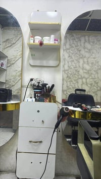 كراسي حلاقة • مغسلة • بعقوبه ٧ نيسان