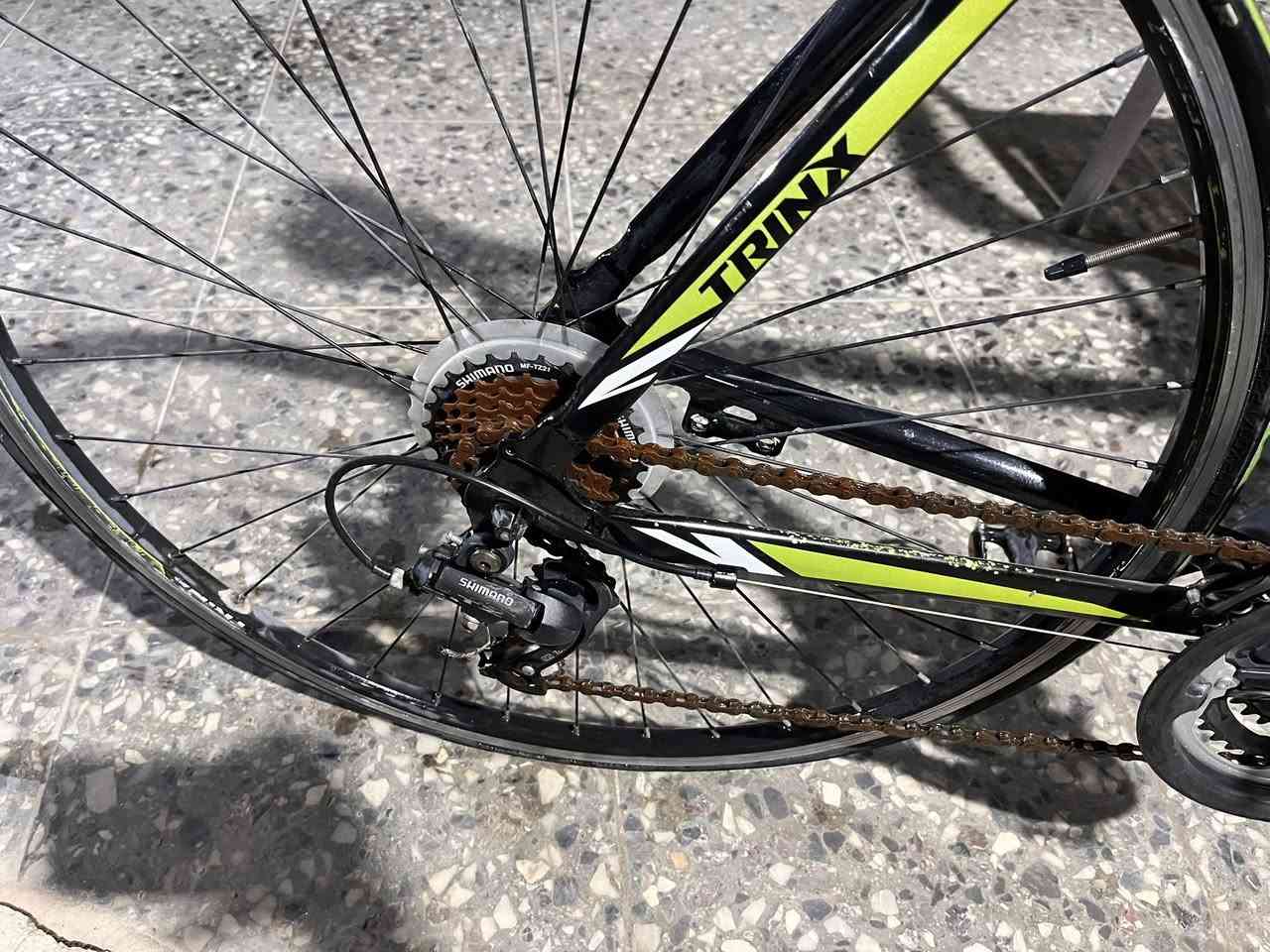 للبيع بايسكل رود TRINX TENPO1.0بلون الاسود والاخضر نضافته 85بل ميه العطلات البيه فقط تاير خلفي جوب خلفي جوب امامي سنجيل فقط لا غير معدن المنيوم قياس الرود 27 للبيع بسعر 350 الف وبيه مجال المكان بغداد الدوره رقم للتواصل***********
