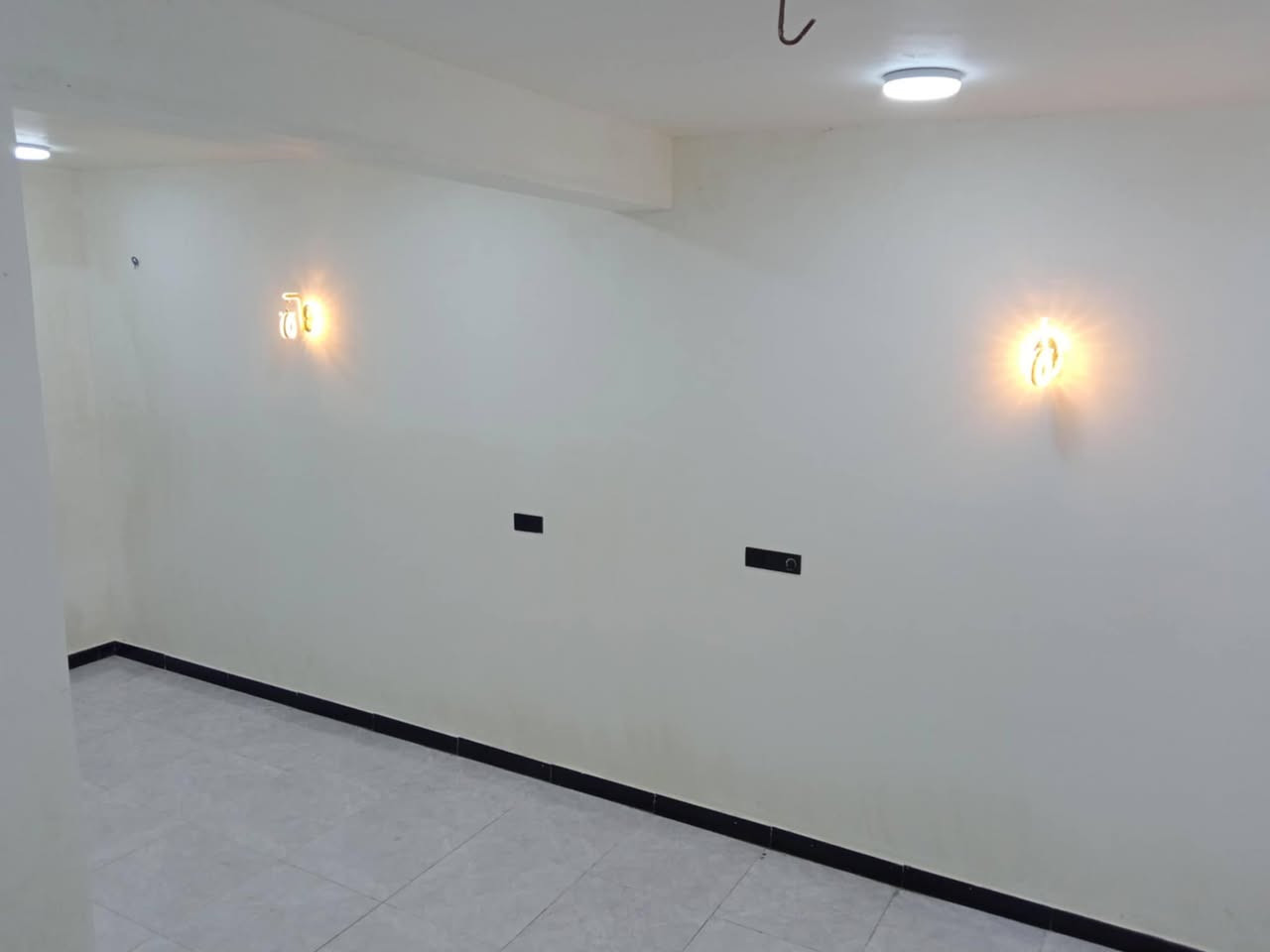 دار للبيع 100 متر حي المكرمة.  طابق ونص جديد ما مسكون بسعر مناسب للاستفسار الاتصال على الرقم *********** او مراجعة مكتب الگرعاوي للعقار
