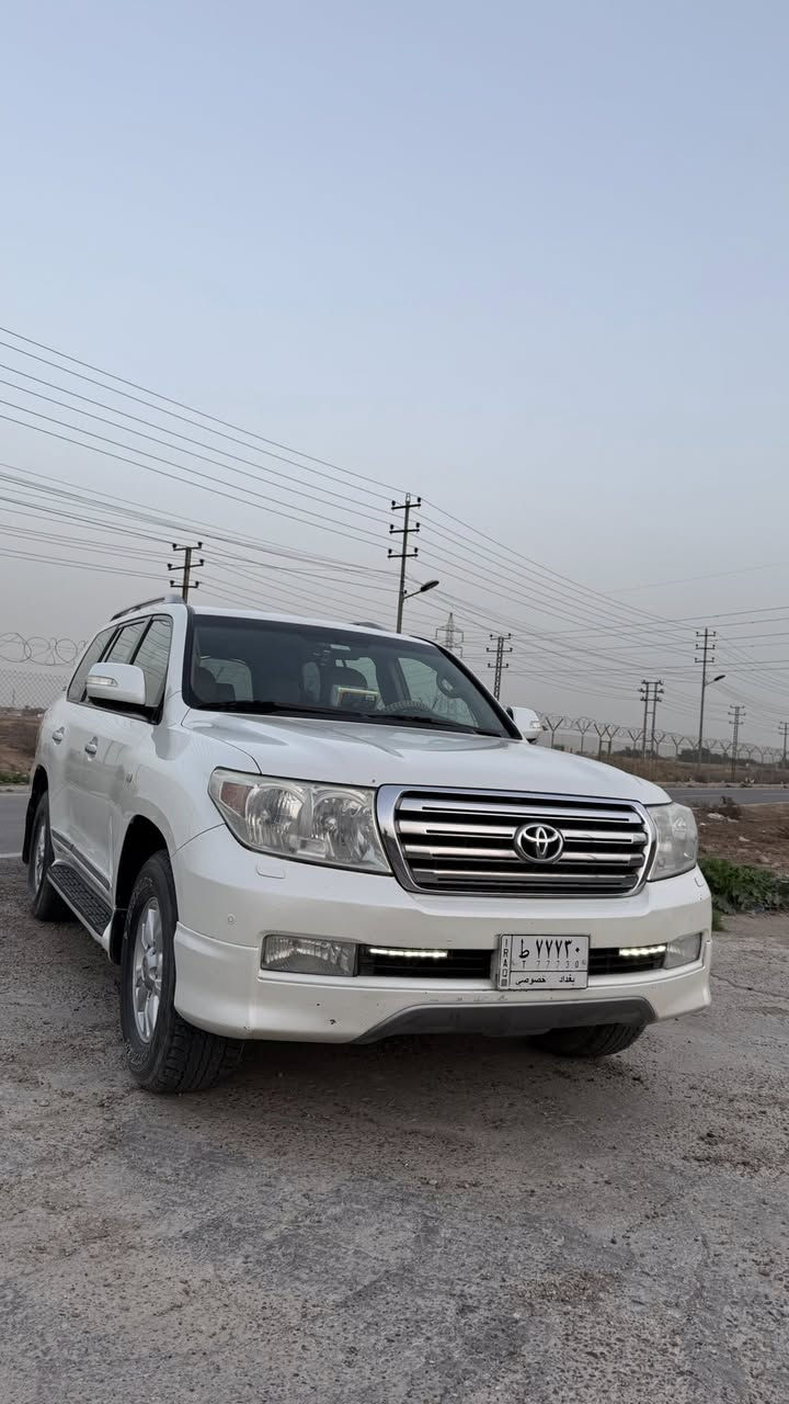 السلام عليكم
لاندكروز للبيع 2011 ستينية خليجي 
مواصفات السيارة :- 
كشن السايق كهربائي 
شاشة ابل كاربلي اندرويد اوتو 
8 ايرباك 
3 قطع تبريد 
بيها ثلاجة 
زراكات لايتات 
محرك 6 سلندر 
باقي مواصفات الستينية معروفة 
ماشية 293 الف كيلو حقيقي 
السيارة كل صيانتها بالشركة نظيفة كلش 
بيها بارد فقط على كد شبر بالجاملغ الايمن الخلفي مرجع بارد باقي السيارة مكفولة كفالة عامة من الصبغ او بارد او تبديل او فتح 

سعر السيارة 330 وبيها مجال بسيط 
مكان السيارة / بغداد - جسر ديالى القديم 
***********
